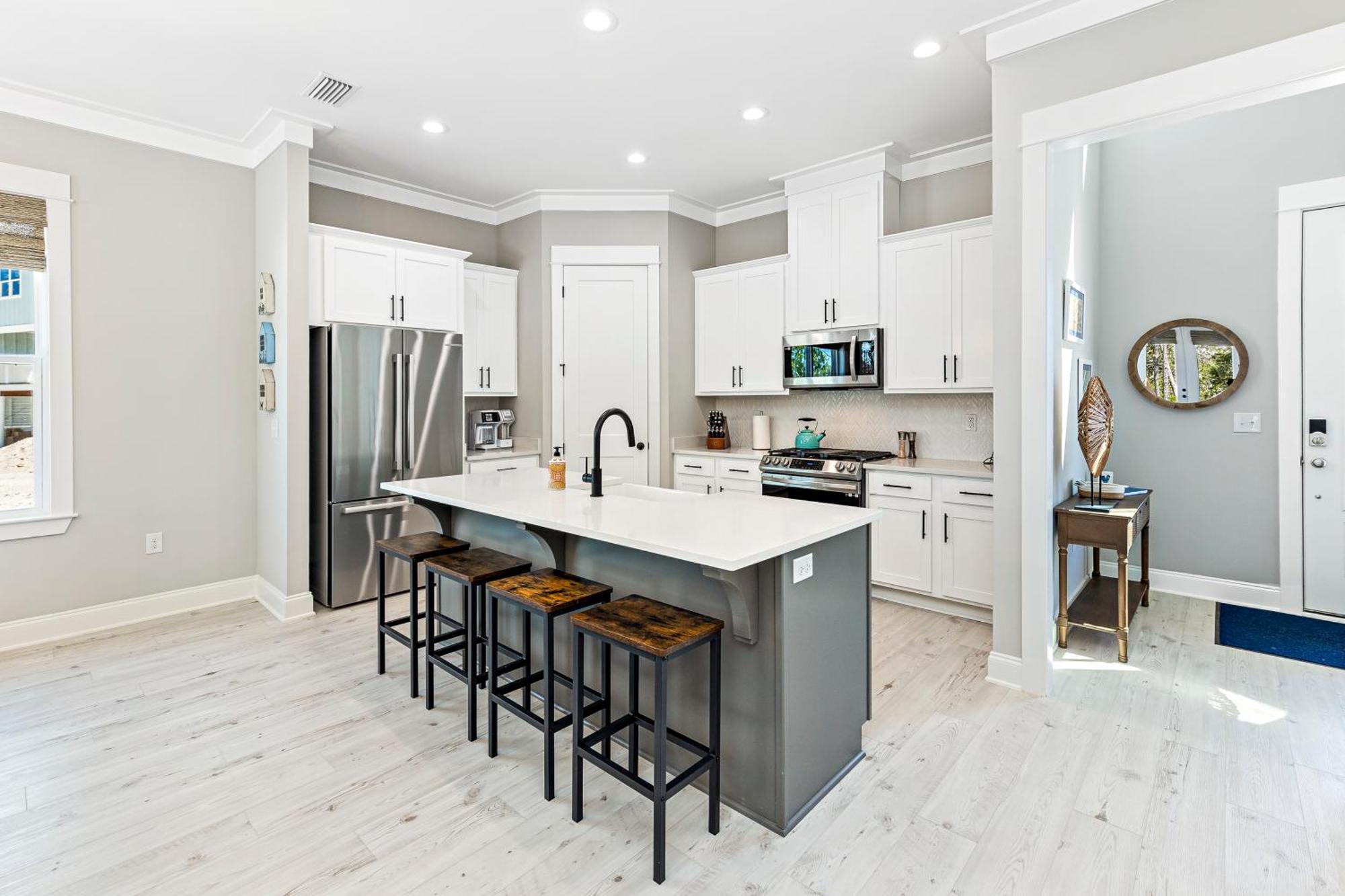 Whiskey Sands - Luxury By Gulf State Park, Great Views, Walk To And Restaurants, Beautiful Pool, Fenced Yard! Orange Beach